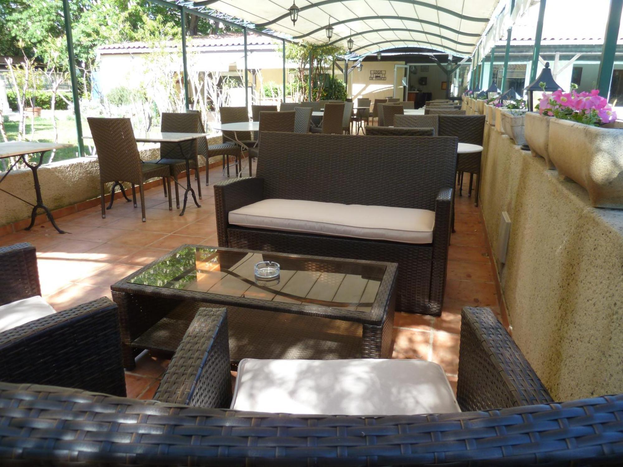 Logis Hotel - Restaurant Residence Les Cedres Villeneuve-les-Avignon Luaran gambar