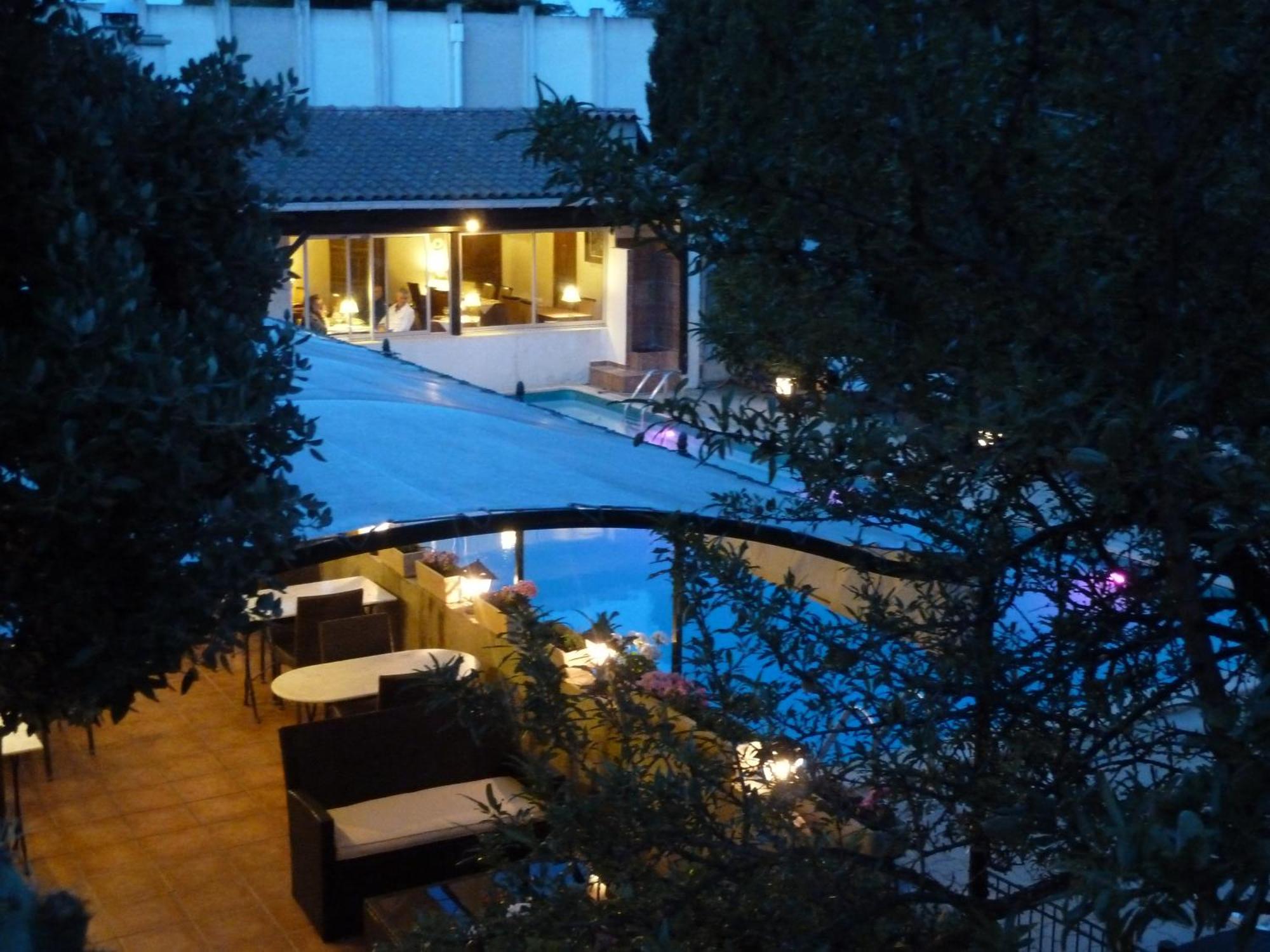 Logis Hotel - Restaurant Residence Les Cedres Villeneuve-les-Avignon Luaran gambar