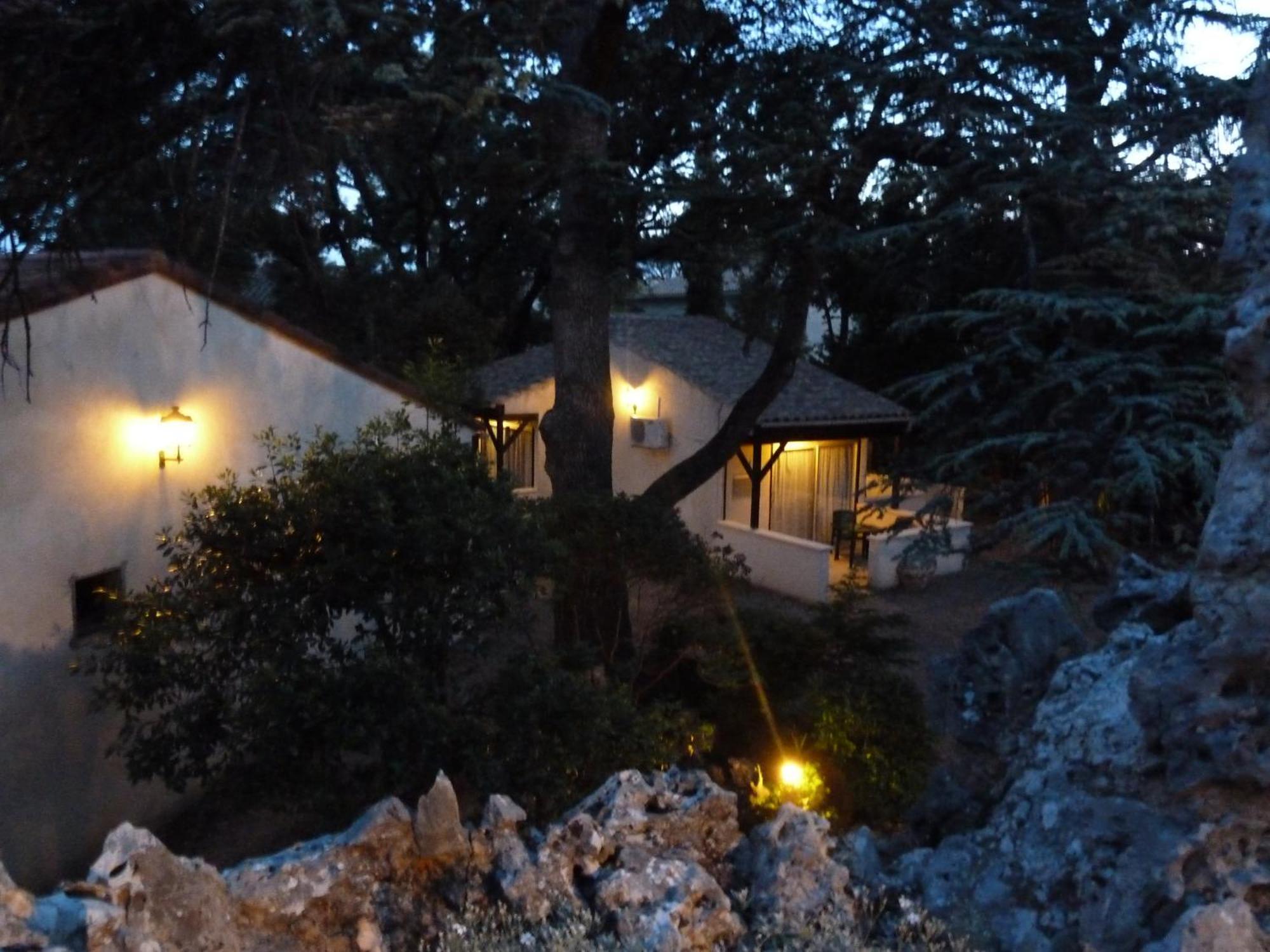 Logis Hotel - Restaurant Residence Les Cedres Villeneuve-les-Avignon Luaran gambar