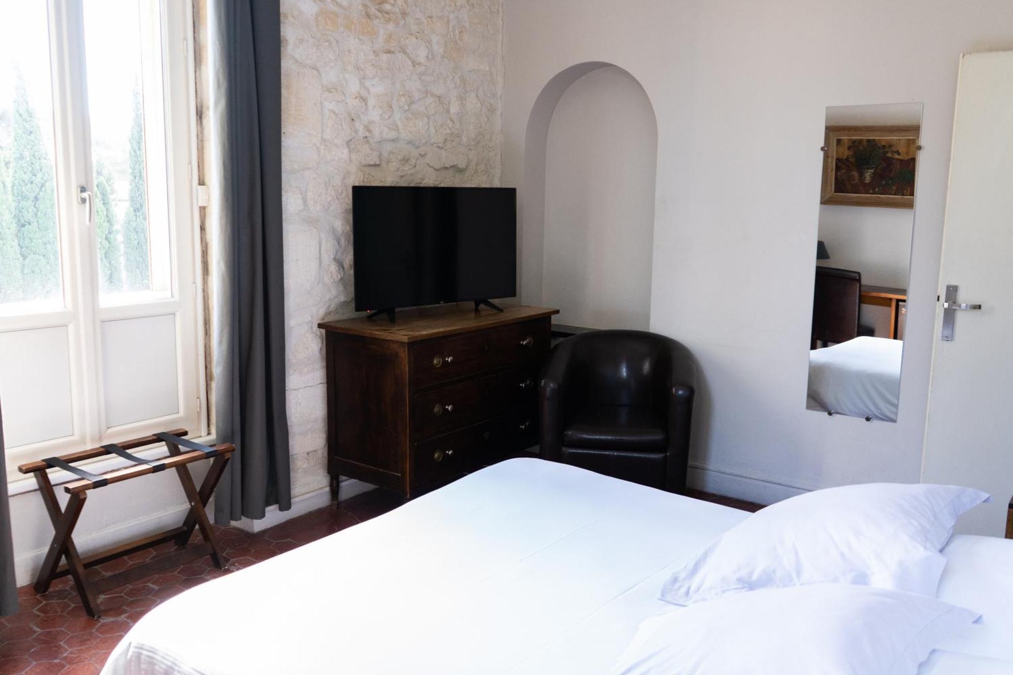 Logis Hotel - Restaurant Residence Les Cedres Villeneuve-les-Avignon Luaran gambar