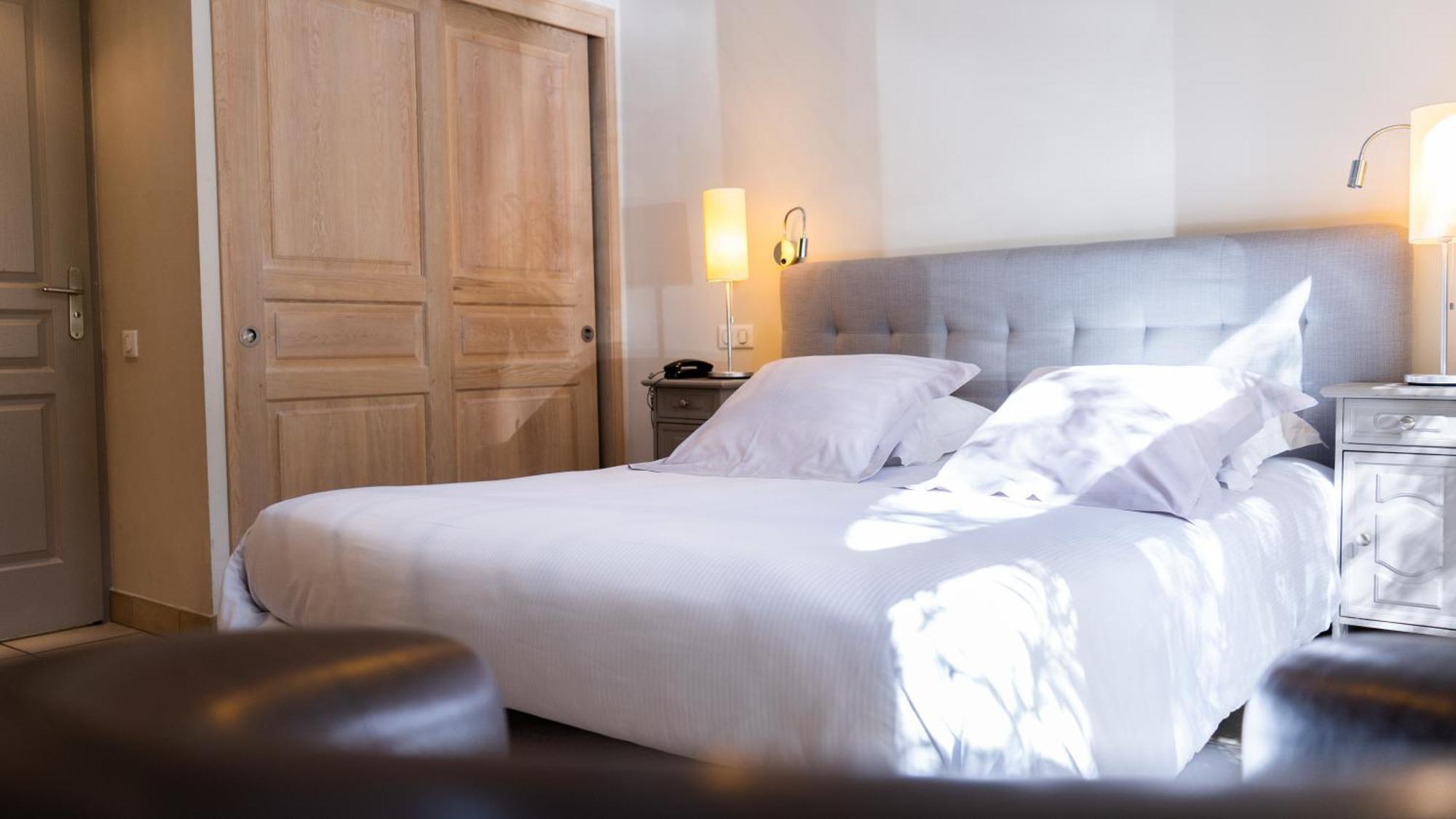 Logis Hotel - Restaurant Residence Les Cedres Villeneuve-les-Avignon Luaran gambar