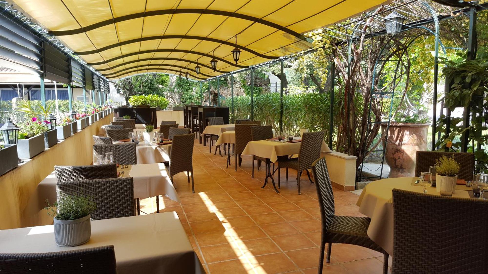 Logis Hotel - Restaurant Residence Les Cedres Villeneuve-les-Avignon Luaran gambar