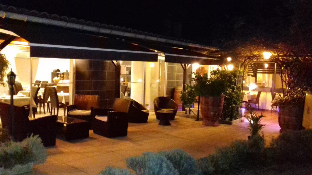Logis Hotel - Restaurant Residence Les Cedres Villeneuve-les-Avignon Luaran gambar