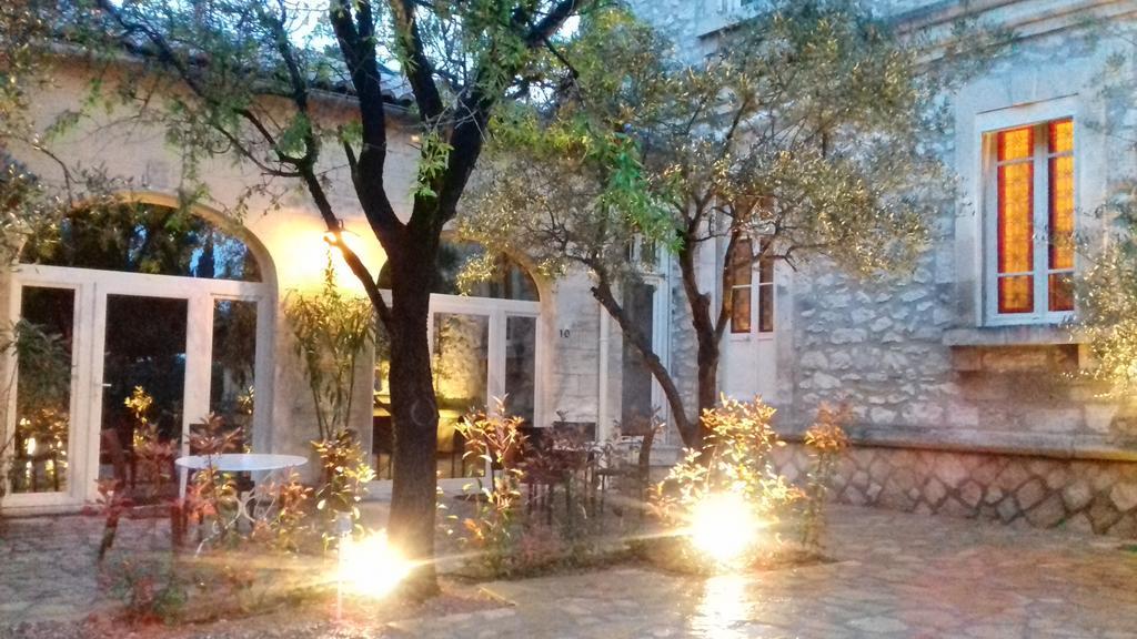 Logis Hotel - Restaurant Residence Les Cedres Villeneuve-les-Avignon Luaran gambar