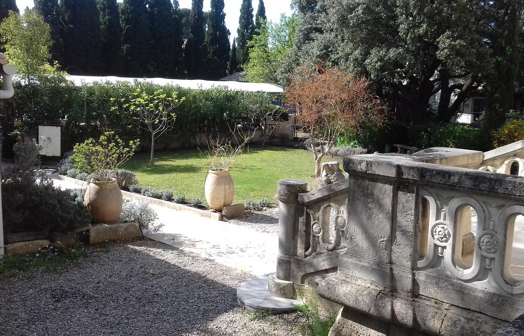 Logis Hotel - Restaurant Residence Les Cedres Villeneuve-les-Avignon Luaran gambar