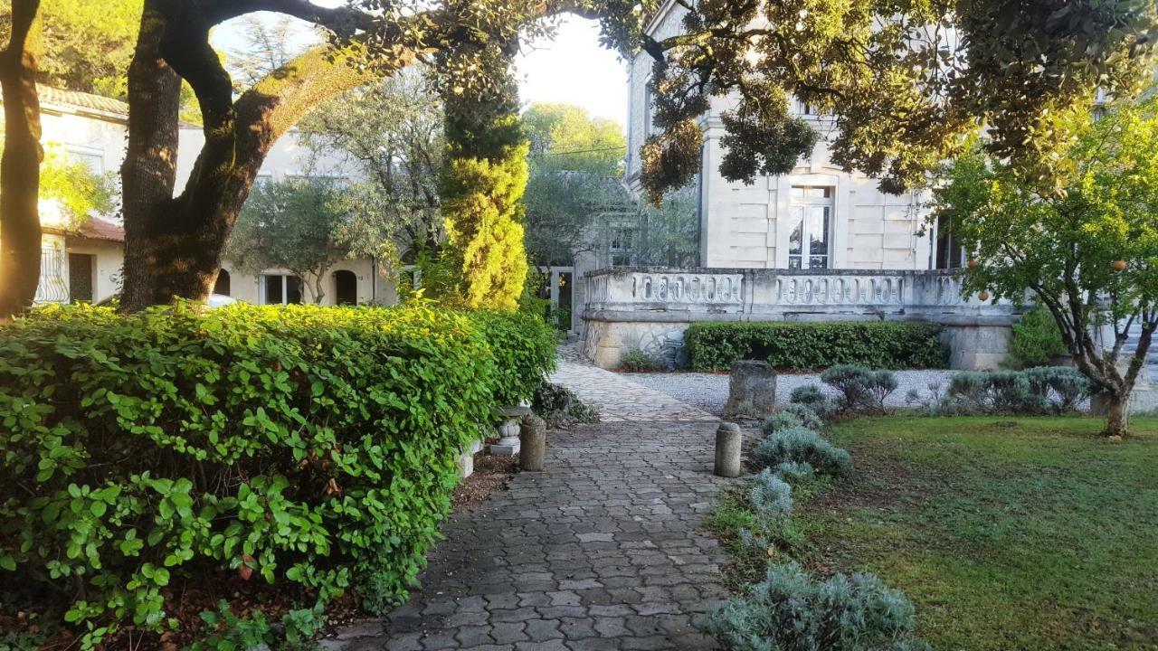 Logis Hotel - Restaurant Residence Les Cedres Villeneuve-les-Avignon Luaran gambar